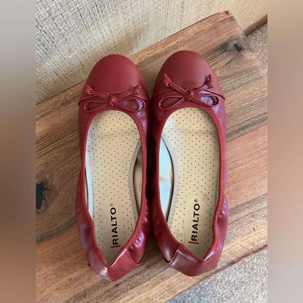 NWOT Red Rialto Flats